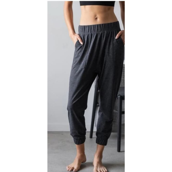 Lunya Restore Thermal Draped Jogger in Mellow Gray Heather Size Large NWOT - Picture 1 of 12